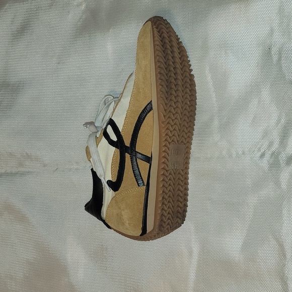 Sneakers - Picture 1 of 4